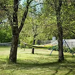 Romantische Mit Weitlaeufigem Garten By Interhome Cubanici