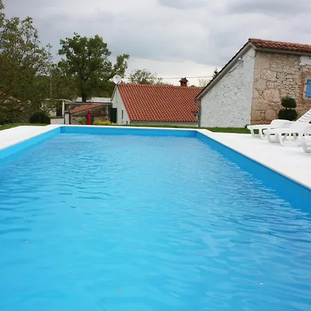 Romantische Mit Weitlaeufigem Garten By Interhome Ferienhaus *