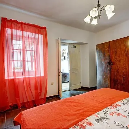 Romantische Mit Weitlaeufigem Garten By Interhome *