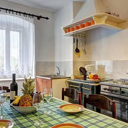 Romantische Mit Weitlaeufigem Garten By Interhome Ferienhaus *