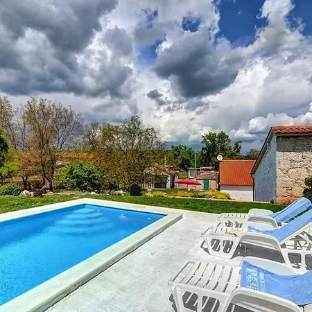Romantische Mit Weitlaeufigem Garten By Interhome Ferienhaus Cubanici