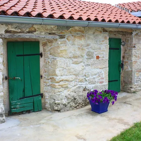 Romantische Mit Weitlaeufigem Garten By Interhome