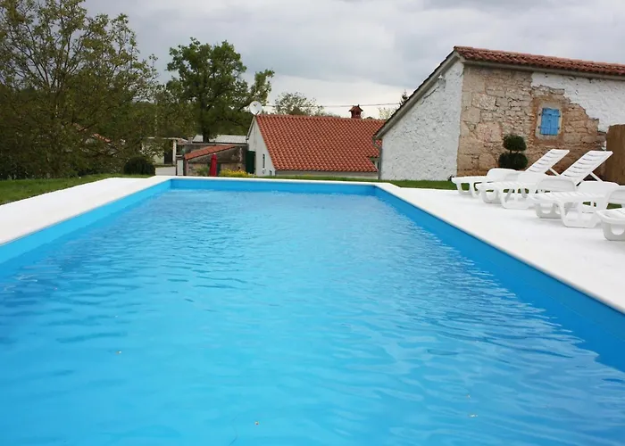 Romantische Mit Weitlaeufigem Garten By Interhome Vikendica *