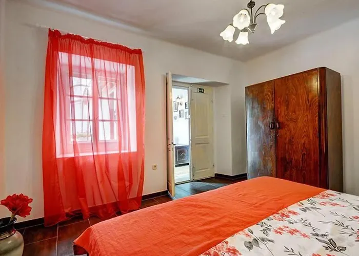 Romantische Mit Weitlaeufigem Garten By Interhome *