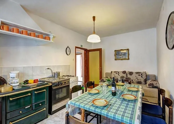 Vikendica Romantische Mit Weitlaeufigem Garten By Interhome *