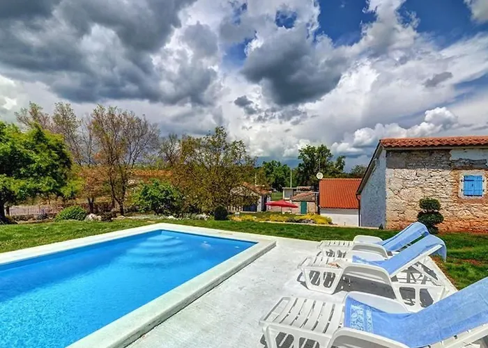 Romantische Mit Weitlaeufigem Garten By Interhome Vikendica Cubanici