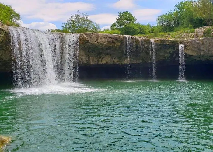 Vikendica Romantische Mit Weitlaeufigem Garten By Interhome