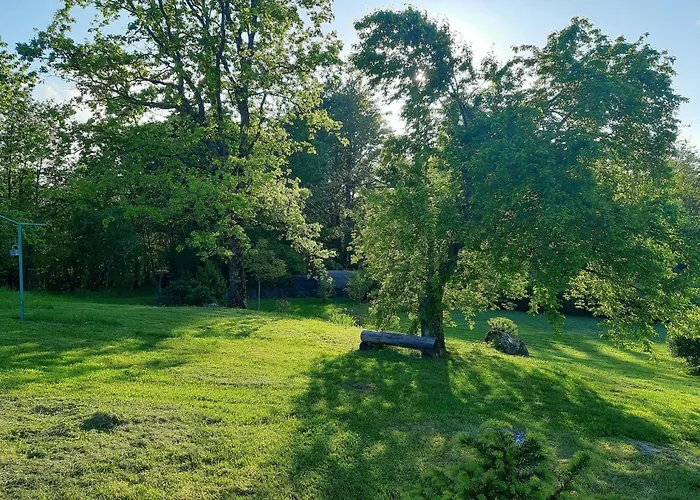 Romantische Mit Weitlaeufigem Garten By Interhome Cubanici