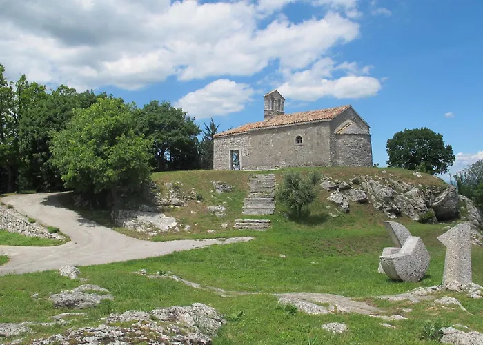 Vikendica Romantische Mit Weitlaeufigem Garten By Interhome Cubanici