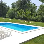 別荘 Romantische Mit Weitlaeufigem Garten By Interhome