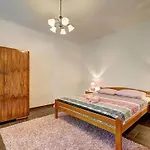 Romantische Mit Weitlaeufigem Garten By Interhome Cubanici