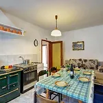 別荘 Romantische Mit Weitlaeufigem Garten By Interhome *