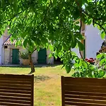 Romantische Mit Weitlaeufigem Garten By Interhome Cubanici