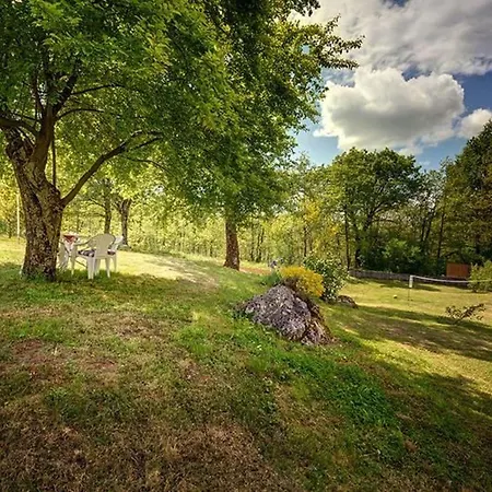 別荘 Romantische Mit Weitlaeufigem Garten By Interhome *