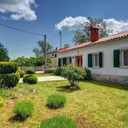 別荘 Romantische Mit Weitlaeufigem Garten By Interhome Cubanici