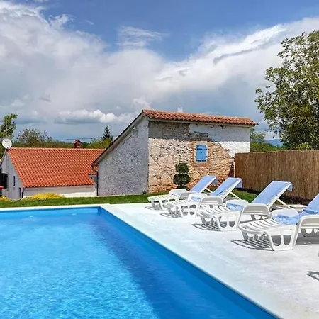 Romantische Mit Weitlaeufigem Garten By Interhome بيت للعطل Cubanici