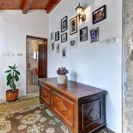 Romantische Mit Weitlaeufigem Garten By Interhome